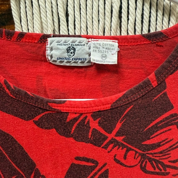 Vintage Red and Black Tropical Leaf Short Sleeve Tee - Picture 2 of 3